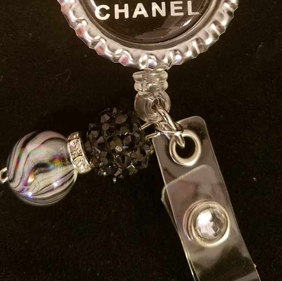 ID holder fashion badge reel ID. hol… - Picture 3 of 3